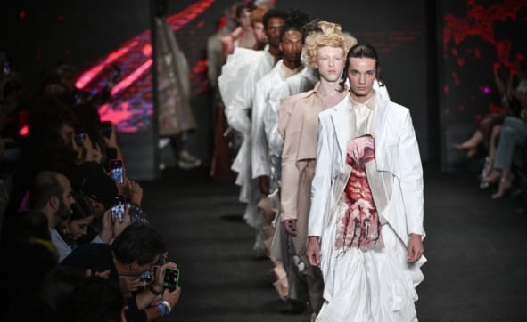 Tudo sobre o desfile de João Pimenta no Theatro Municipal